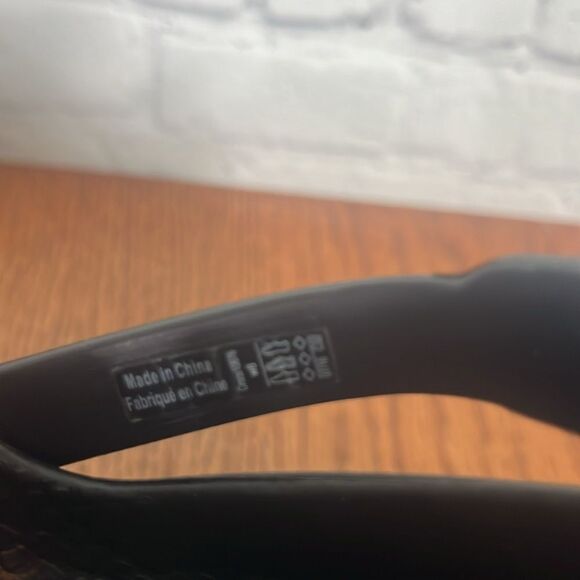 Crocs Women’s Slip On 10876 Clogs Closed Toe Closed Back Slip Resistant Black 8 - Picture 4 of 5